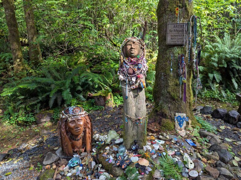 The Amanda statue with assorted offerings